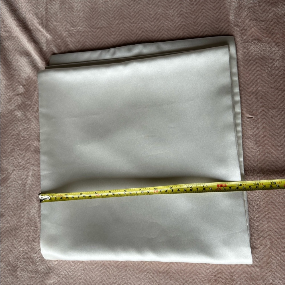 Large white scarf/wrap - Picture 2 of 7